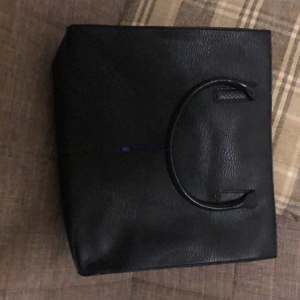 Handbag - Picture 3 of 6